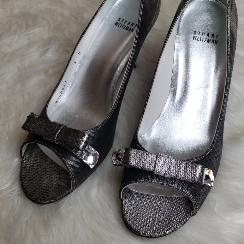 Stuart Weitzman Peeptoe Pump, size 9M, silver